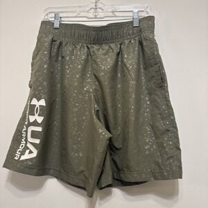 Under Armour Mens L Gym Shorts Green Embossed Workout Inseam 8" Loose EUC
